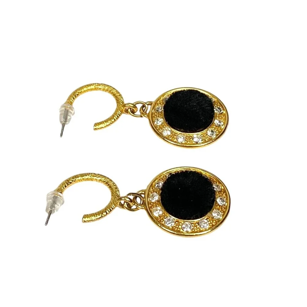 Unbranded gold tone